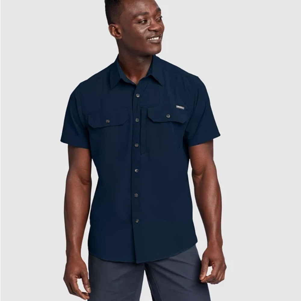 Eddie Bauer Travex Navy blue two pocket button up men’s M